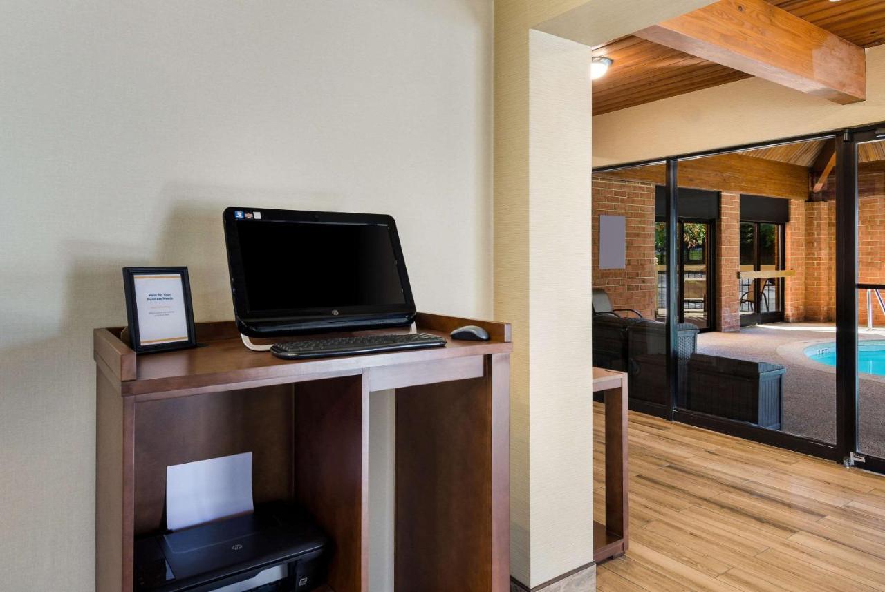 Comfort Inn Virginia Horse Center Lexington Esterno foto